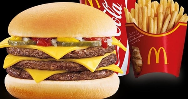 Le triple cheeseburger débarque en France chez McDonald's, pour notre plus grand bonheur ! 