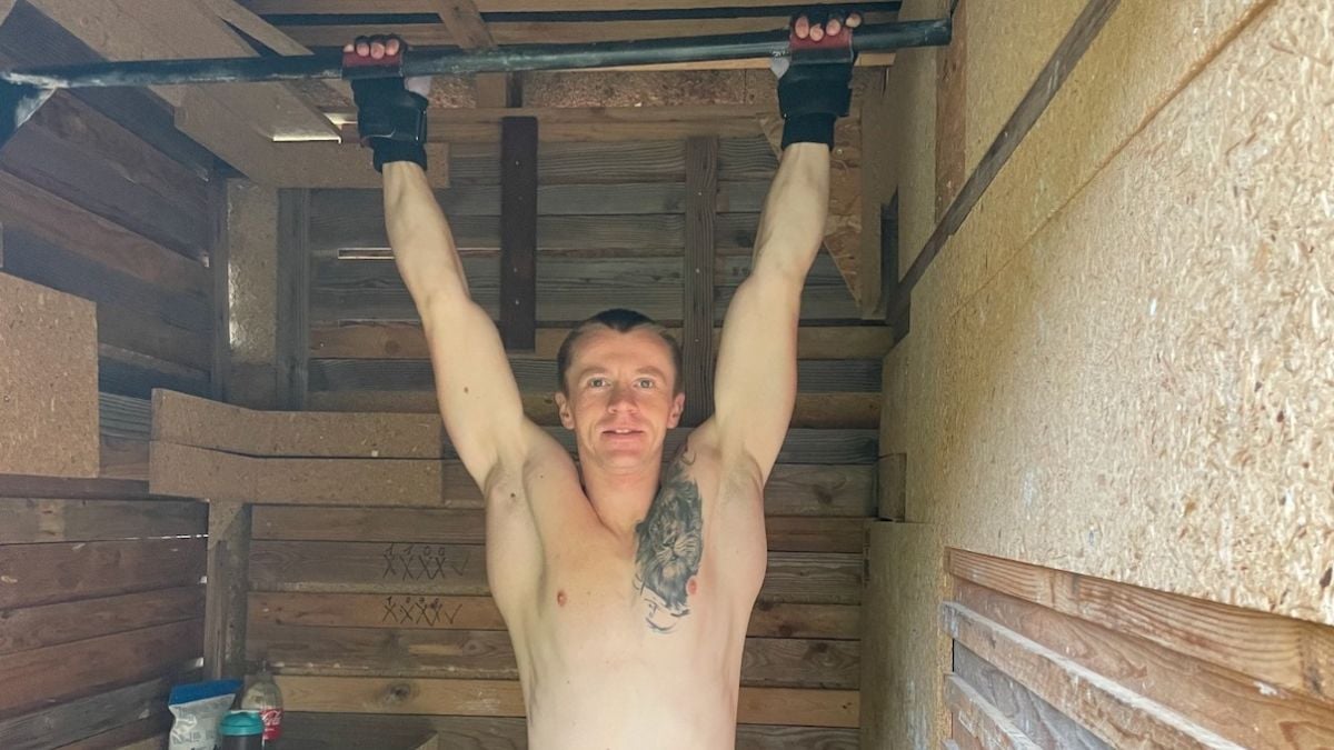 Surnommé le « Hulk des bois », ce Français de 25 ans a battu le record du monde en faisant 9 470 tractions en 24 heures