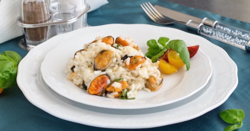 Préparez un risotto de la mer avec des moules pour un plat moelleux et parfumé !