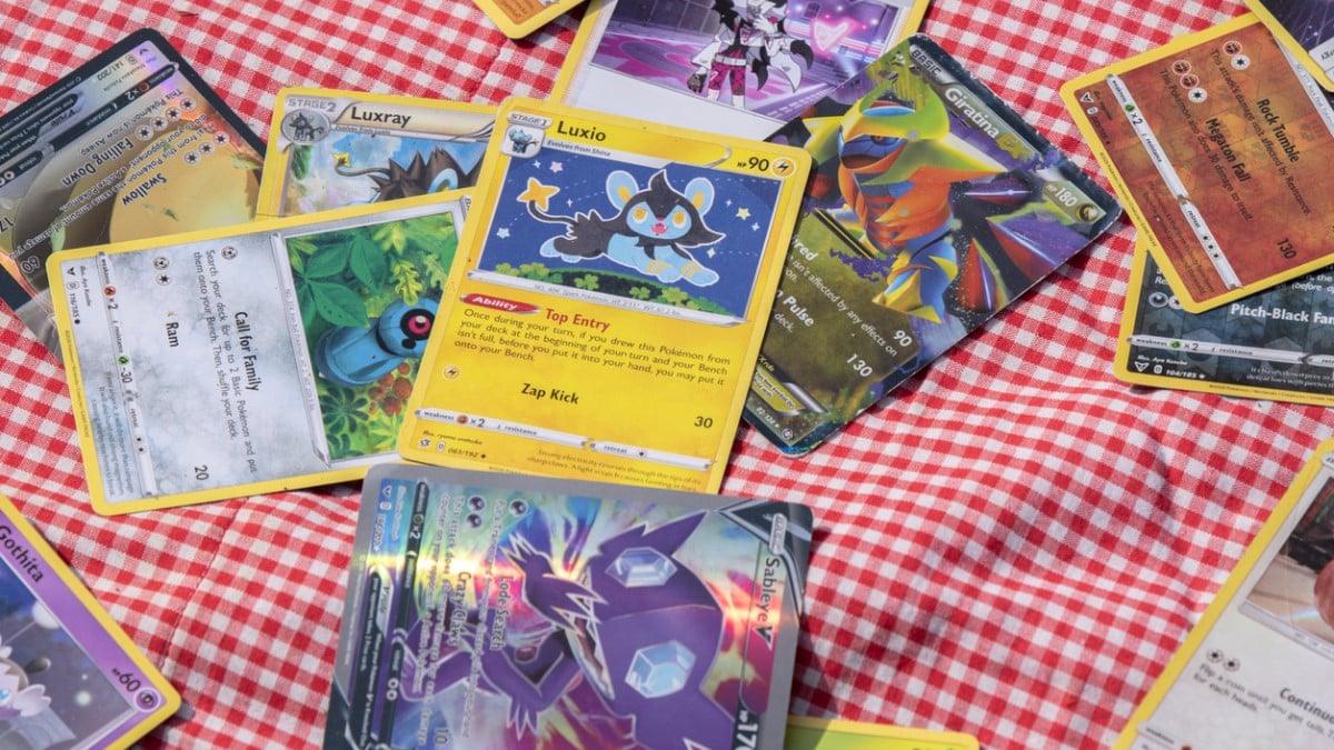 À 23 ans, il abandonne ses études pour vendre des cartes Pokémon et gagne 800 000 euros par an