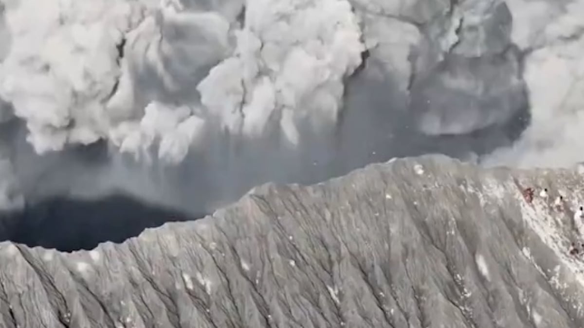 Eruption du volcan Dukono en Indonésie samedi 17 août 