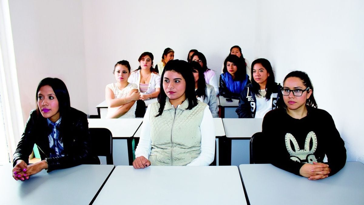 Salle de classe avec des étudiantes