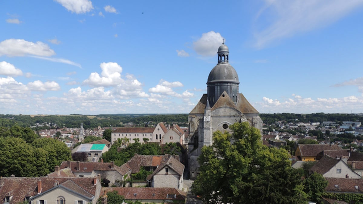 Classée au patrimoine mondial de l'Unesco, cette ville médiévale à une heure de Paris vous propose un voyage dans le temps