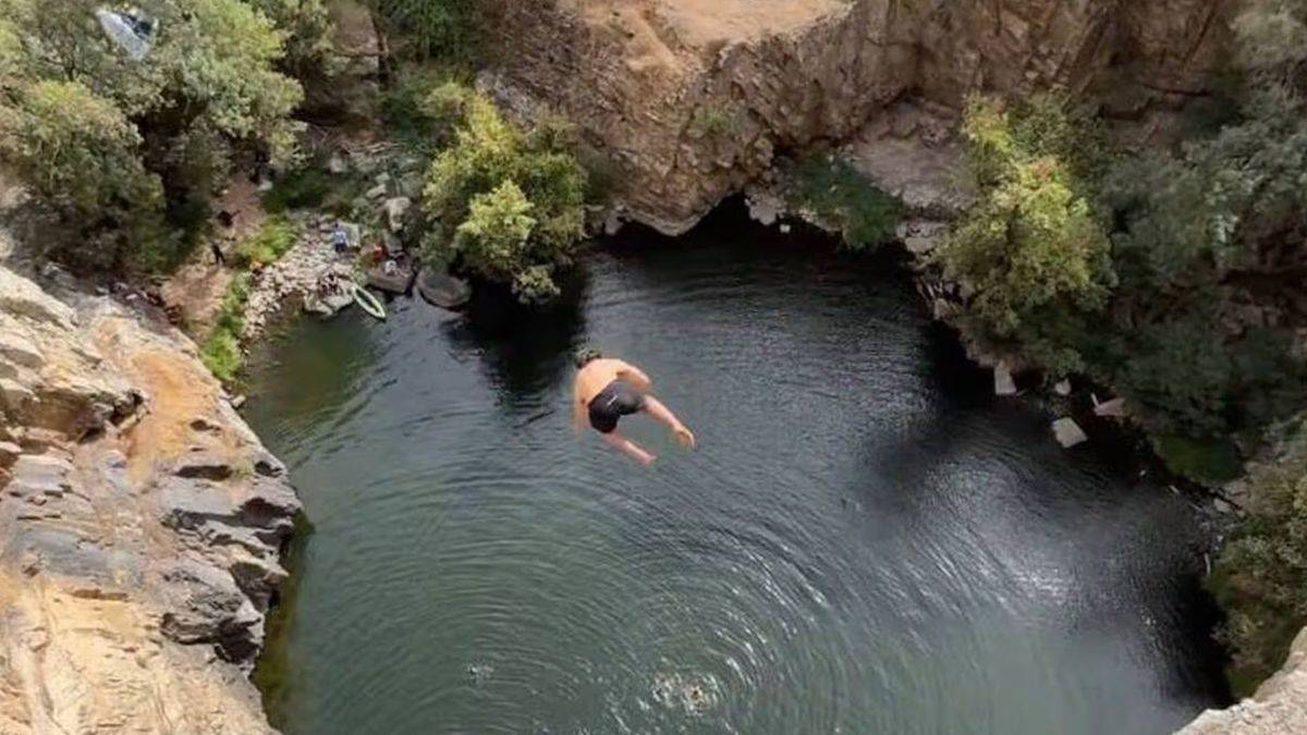 Côme Girardot en plein plongeon de la mort