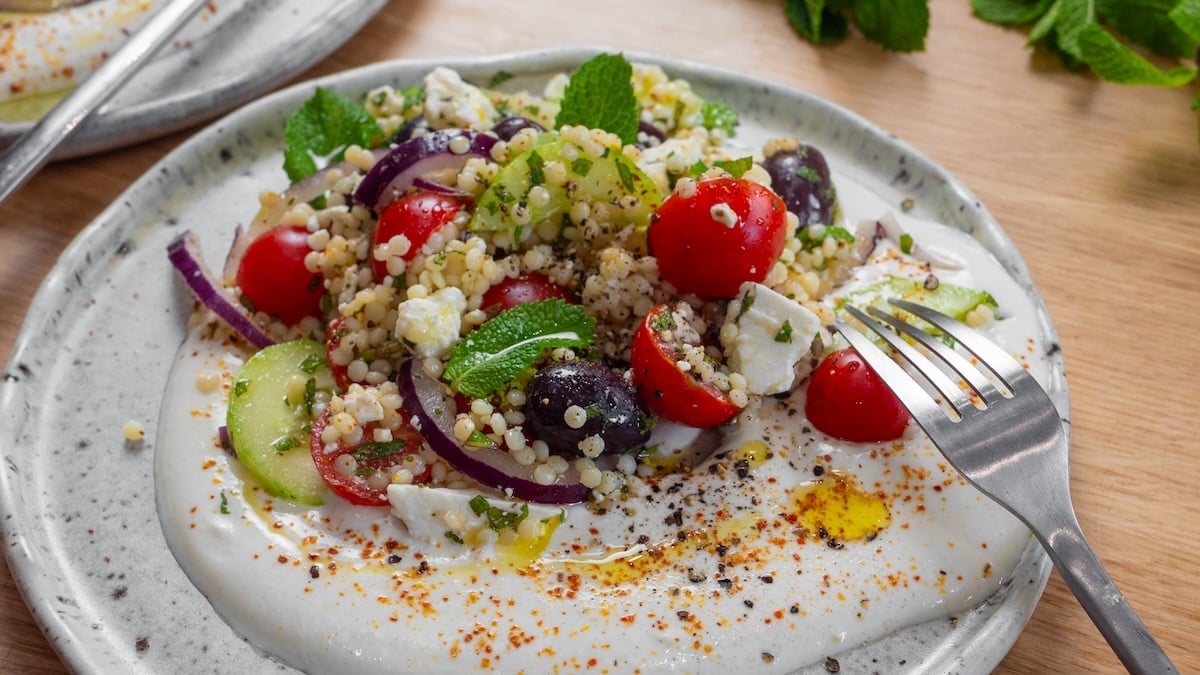 Salade de perles de couscous à la grecque - Recette