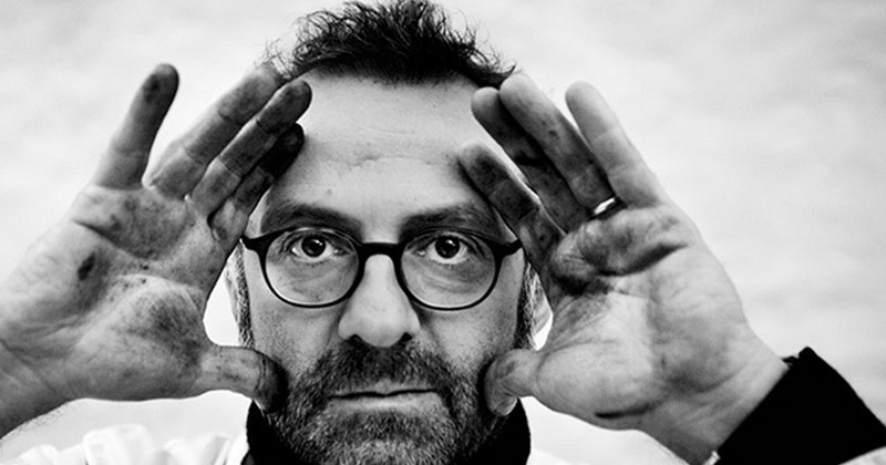 Massimo Bottura, l'un des meilleurs chefs du monde, débarque à Paris avec son «réfectoire» pour aider les plus démunis 