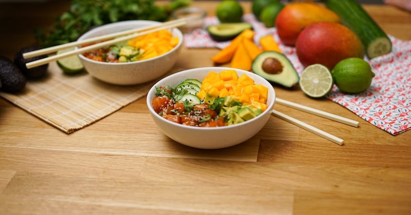 Succombez à ce poke bowl, préparé avec une belle mangue et un savoureux saumon !