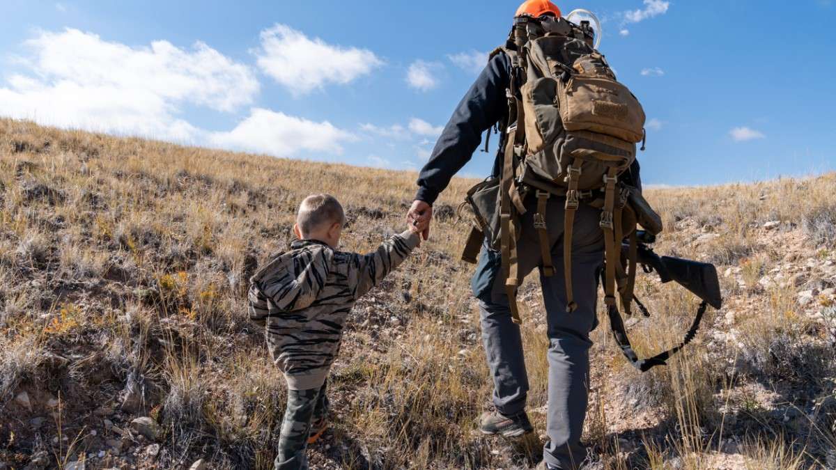 « Il ne faut pas en faire tout un plat » : un enfant de 4 ans tire sur son père avec son fusil de chasse