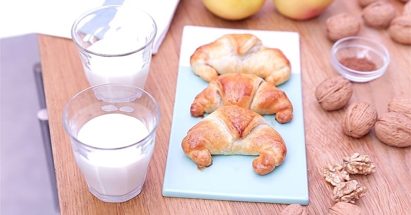 Découvrez les croissants aux noix de Grenoble AOP et à la pomme, idéal pour un petit-déjeuner gourmand et rapide !