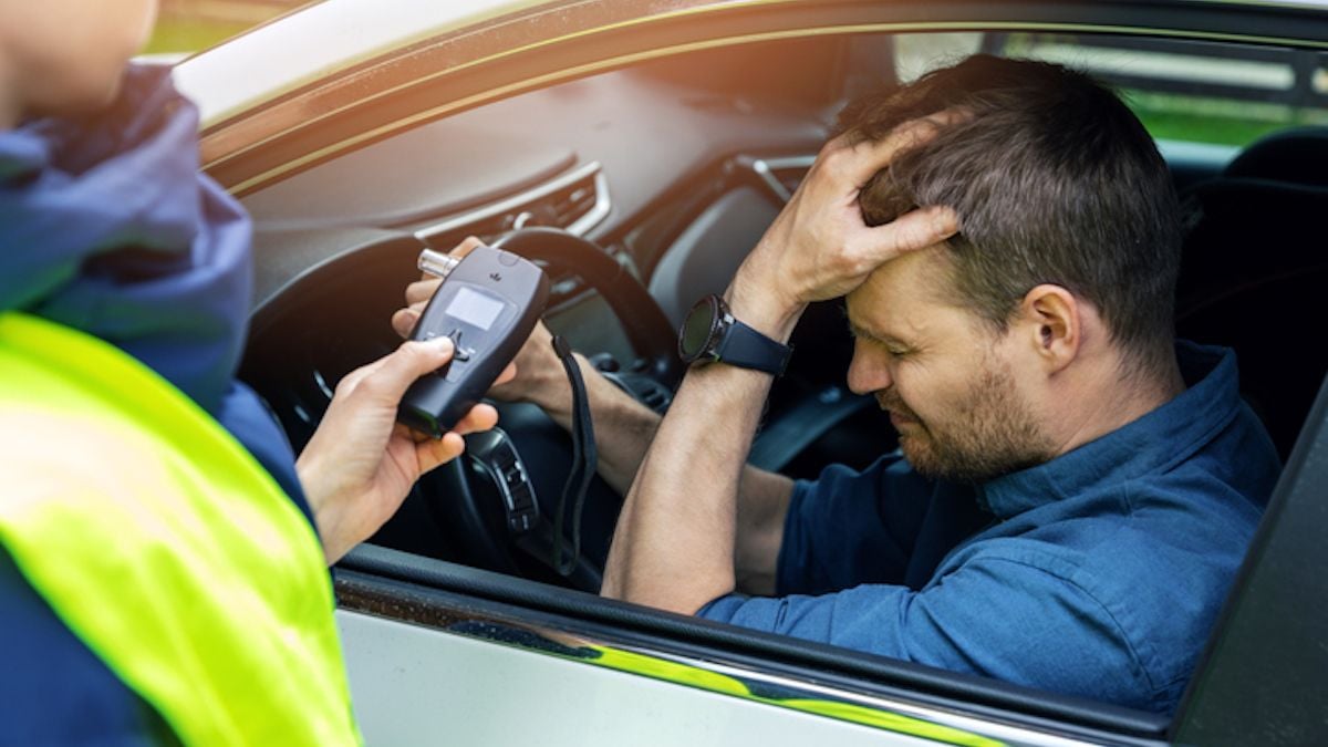 Ivre, il s'endort au volant pendant 45 minutes en plein milieu de la circulation