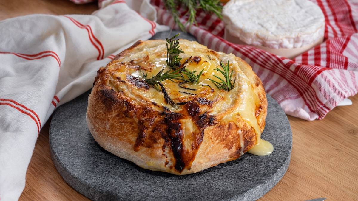 Ce camembert pizza est LA gourmandise ultime pour les amoureux de fromage coulant, c'est parti !