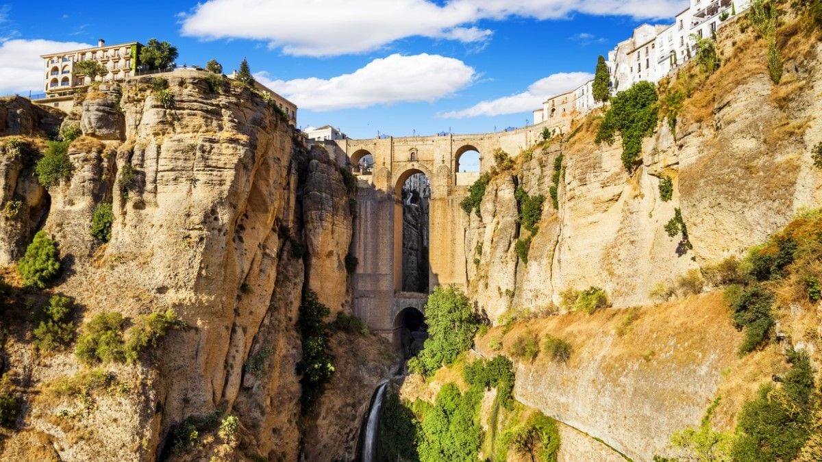 Cette sublime ville méconnue des touristes, perchée à 700 mètres d'altitude, est un véritable havre de paix