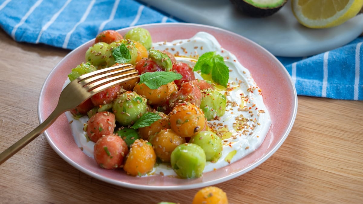 Une salade de billes de fruits et légumes aussi belle que gourmande, n'attendez plus pour vous régaler !