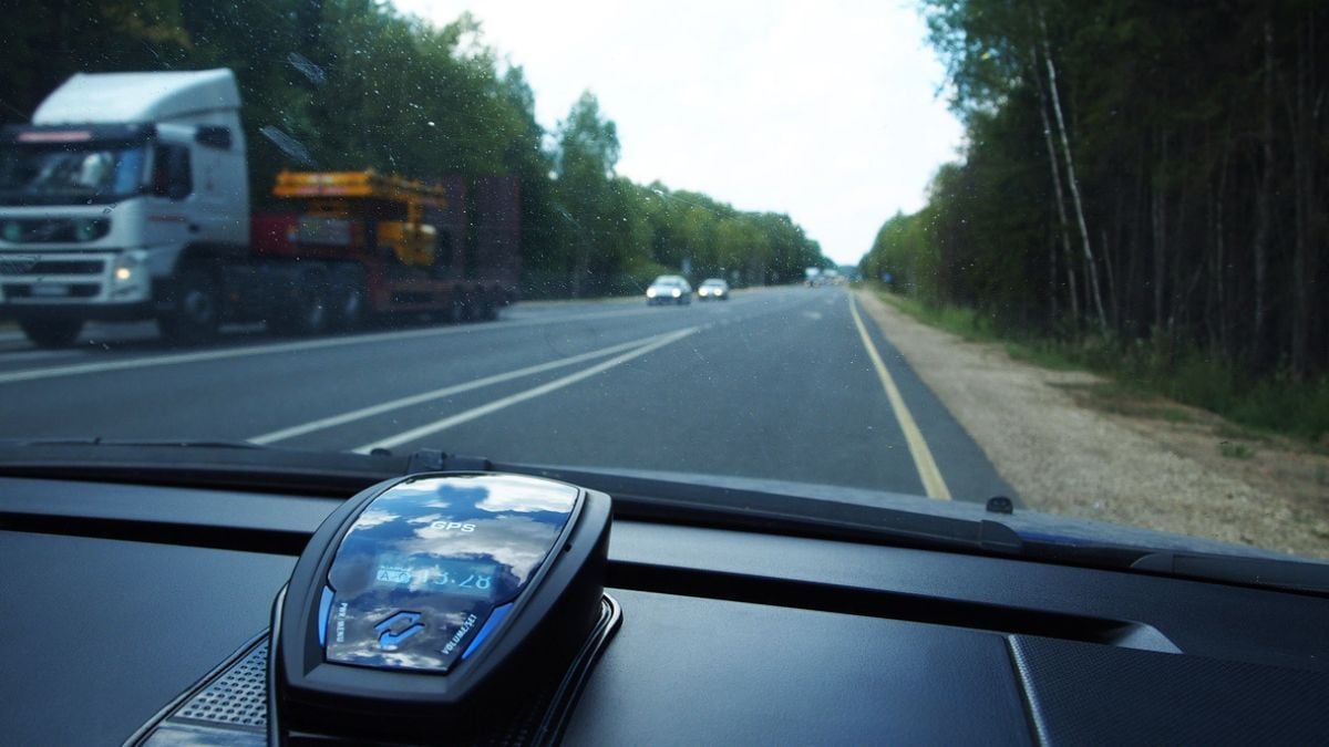 Les voitures-radars envahissent les routes de France, voici les 3 détails pour les repérer et éviter l'amende