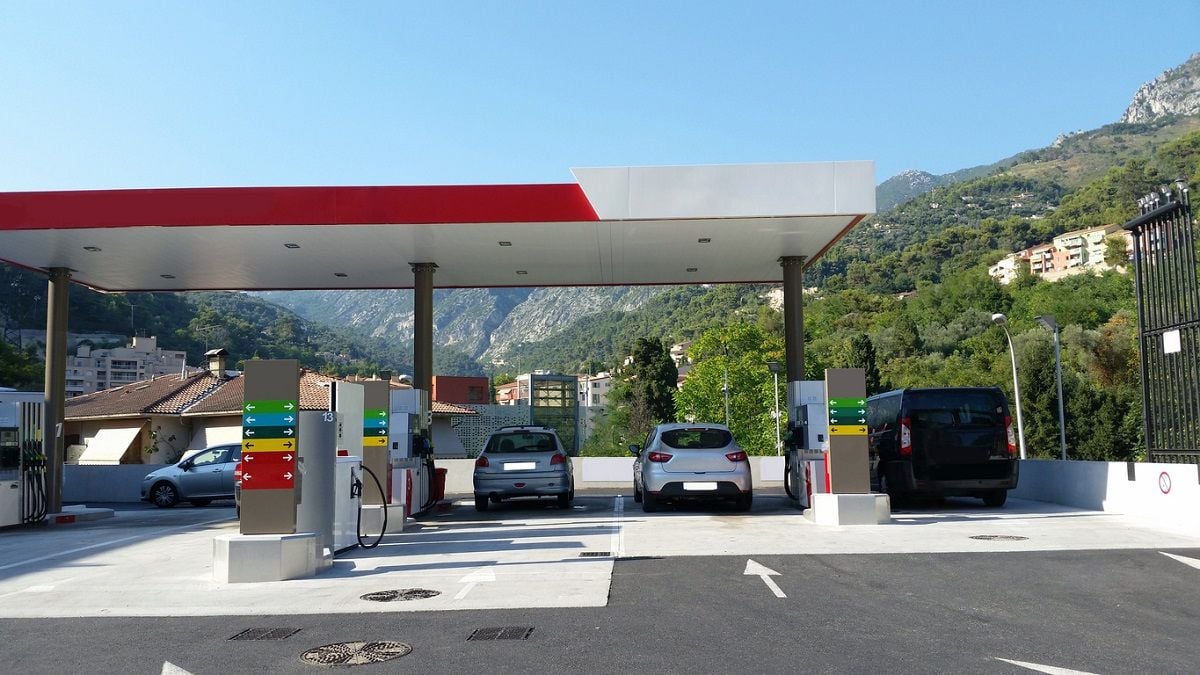 Toutes les voitures qui font le plein d'essence dans cette station française tombent en panne