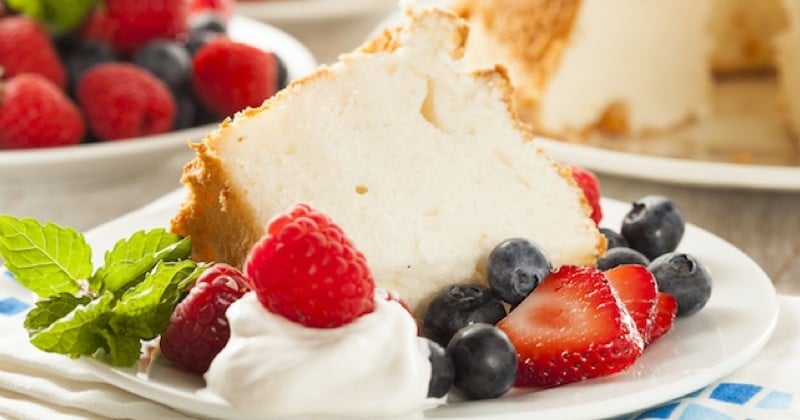 Envie d'un gâteau léger ? L'angel food cake est exactement ce qu'il vous faut !