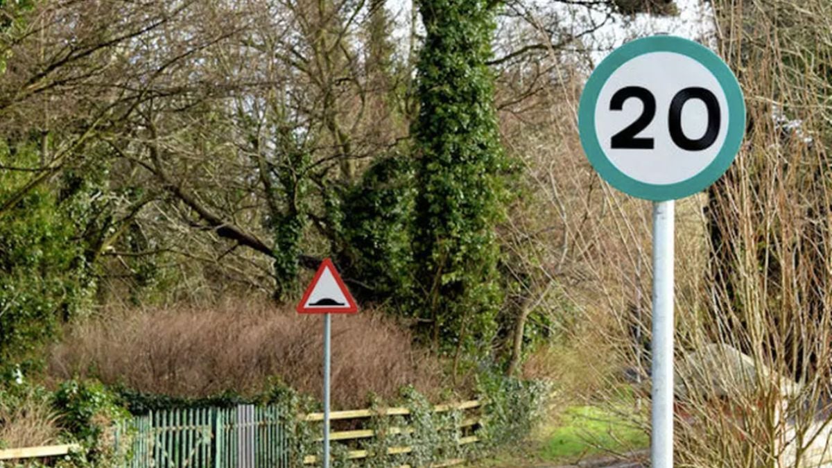 Que signifie ce nouveau panneau à bordure verte présent sur certaines routes ?