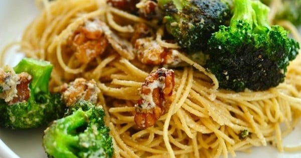 Spaghettis originaux et uniques avec cette recette de courges spaghettis aux brocolis !