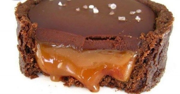 Tartelettes au chocolat fourrées au caramel au beurre salé