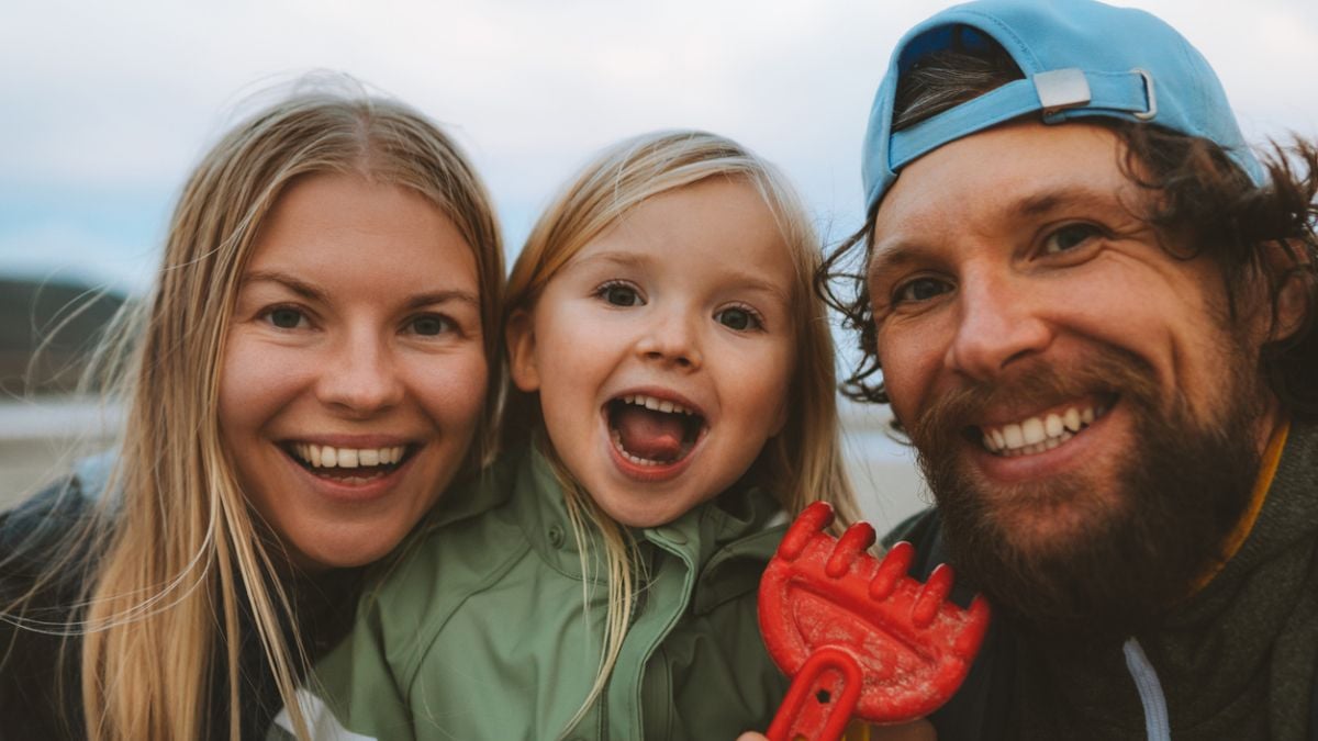 Voici l'habitude courante à bannir absolument devant ses enfants, selon des experts 