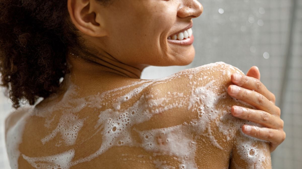 Souvent négligée sous la douche, cette partie du corps est un véritable nid à bactéries 