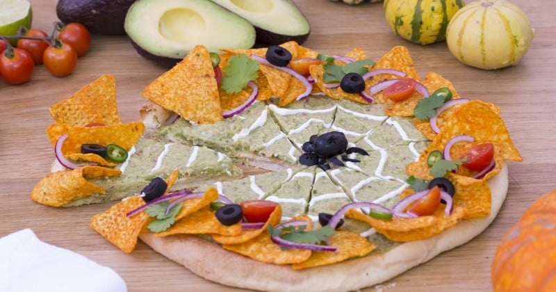 La pizza guacamole, la recette terriblement mignonne à préparer pour Halloween !