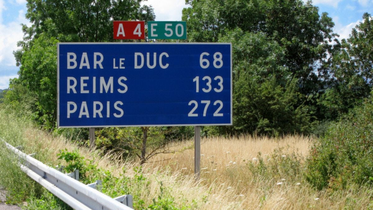 Un petit garçon de 7 ans repère une erreur passée inaperçue sur un panneau de signalisation