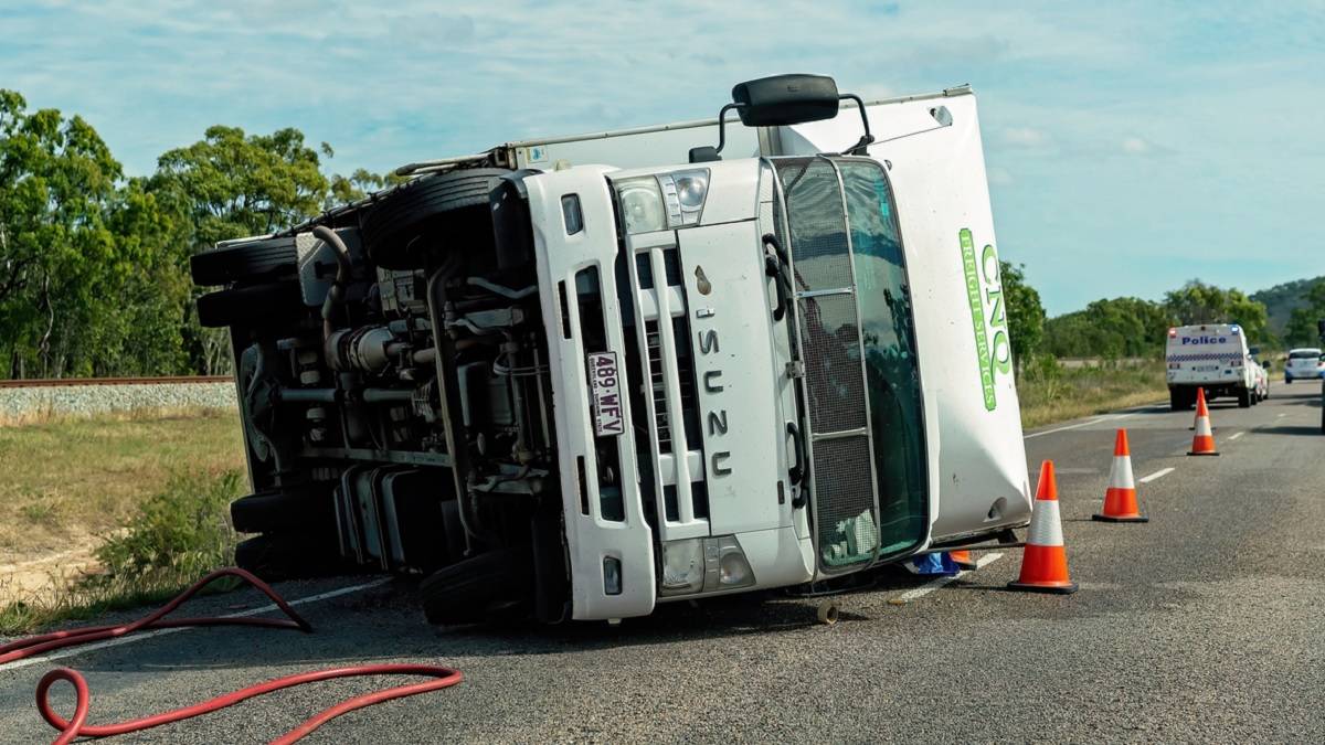 camion renversé sur la chaussée