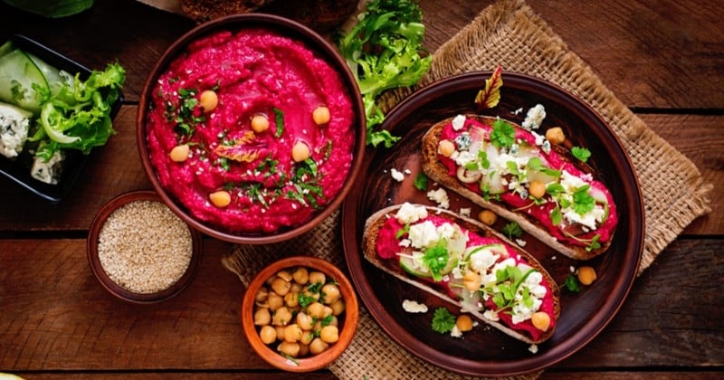 Après l'incontournable Avocado Toast, découvrez sa déclinaison : le Beetroot Toast !