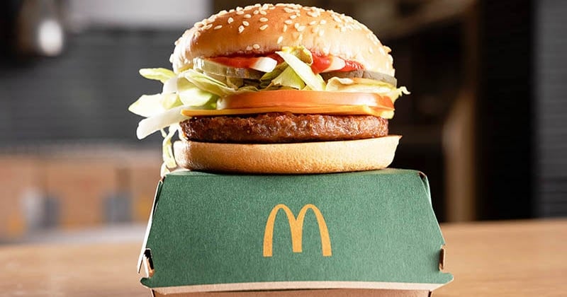 McDonald's s'associe avec Beyond Meat et lance enfin son burger vegan !