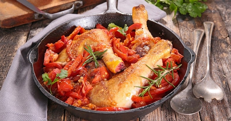 Découvrez la recette du poulet basquaise, facile et tellement délicieuse !