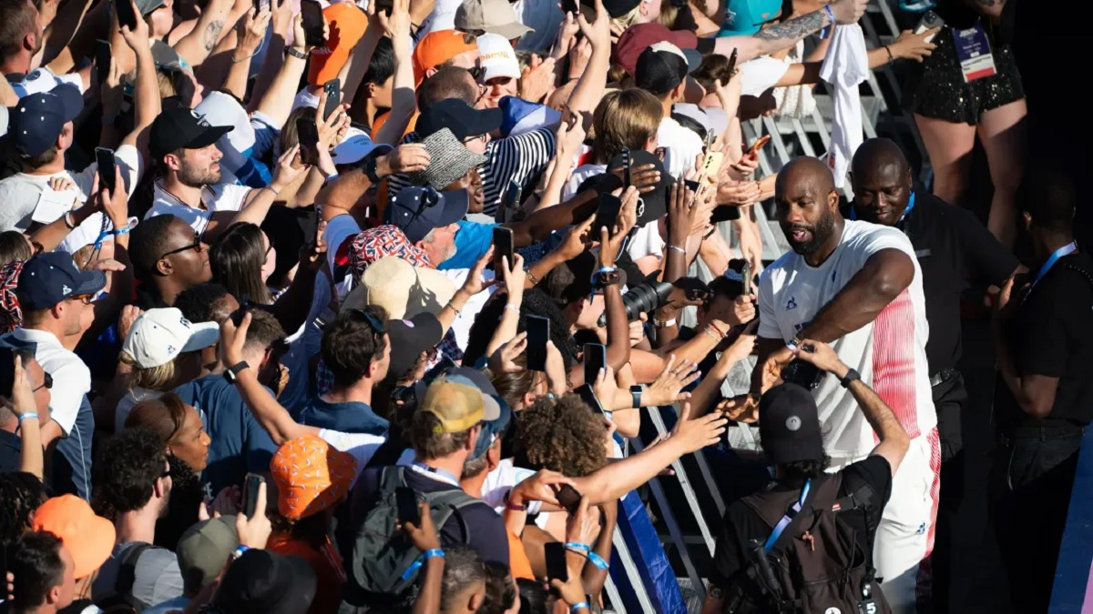 Teddy Riner acclamé par la foule en Guadeloupe