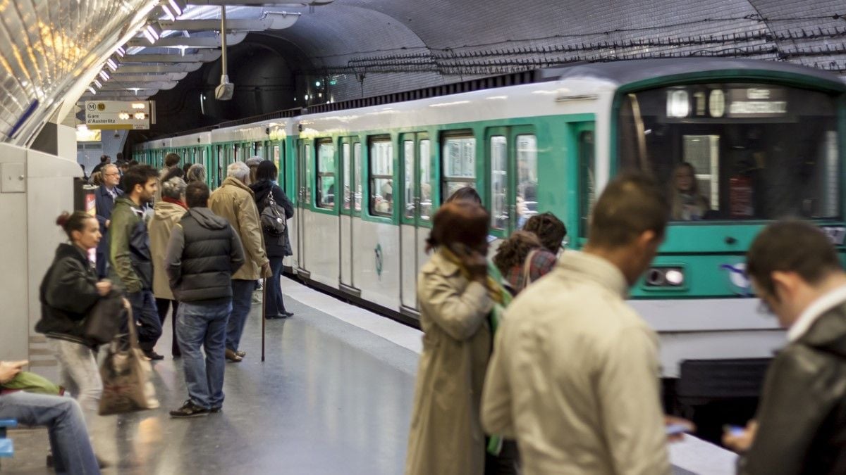 Ils sauvent la vie d'un vieil homme tombé sur les rails du métro, un appel à témoins est lancé pour les retrouver