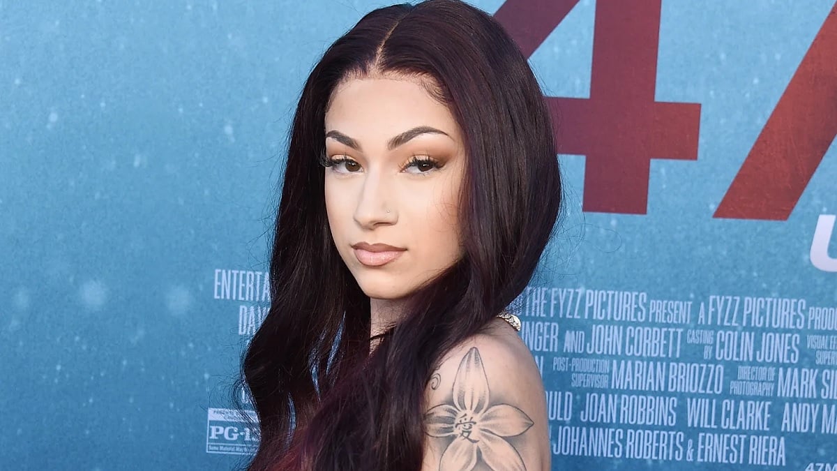 la rappeuse Bhad Bhabie sur un tapis rouge 