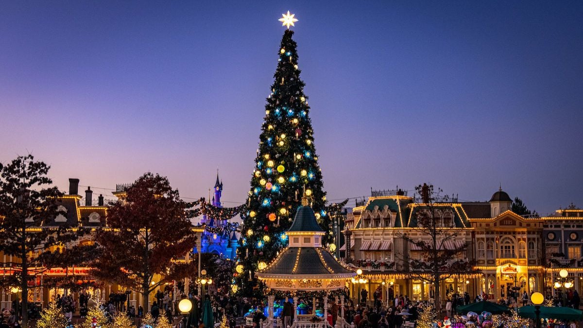 Victime d'une arnaque aux faux billets pour Disneyland, une famille reçoit un cadeau de Noël incroyable d'un mystérieux bienfaiteur