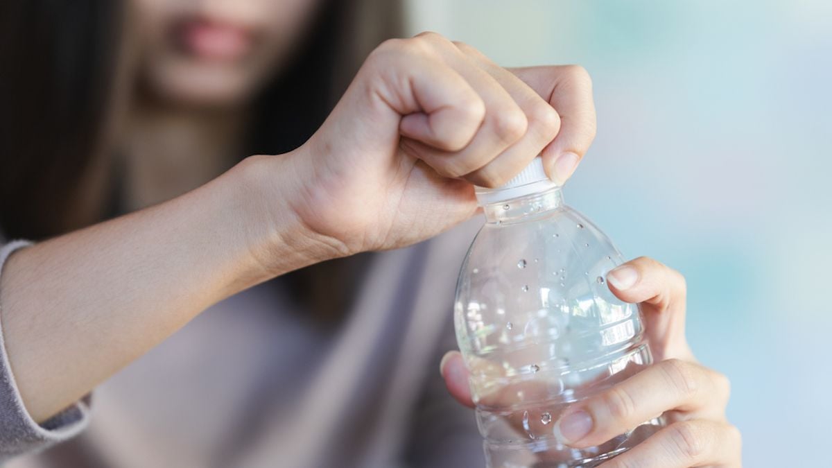 Cette astuce nécessitant une bouteille d'eau permet de faire sécher son linge deux fois plus vite en hiver 