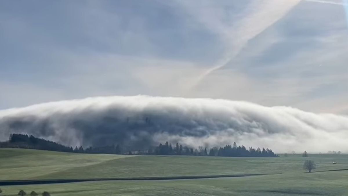 Cette photo d'une impressionnante “cascade de nuages” dans le Jura éblouit le monde entier