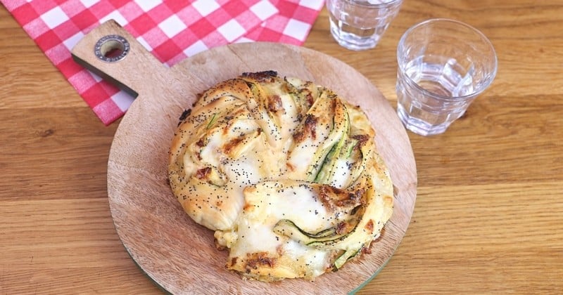 Découvrez l'originalité de la pizza tressée à l'italienne au mascarpone et à la courgette !