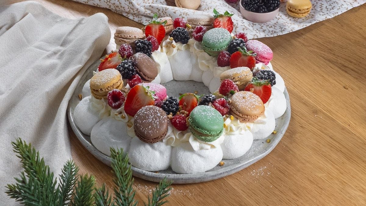 Craquez pour notre couronne façon pavlova, un dessert festif et ultra-gourmand !