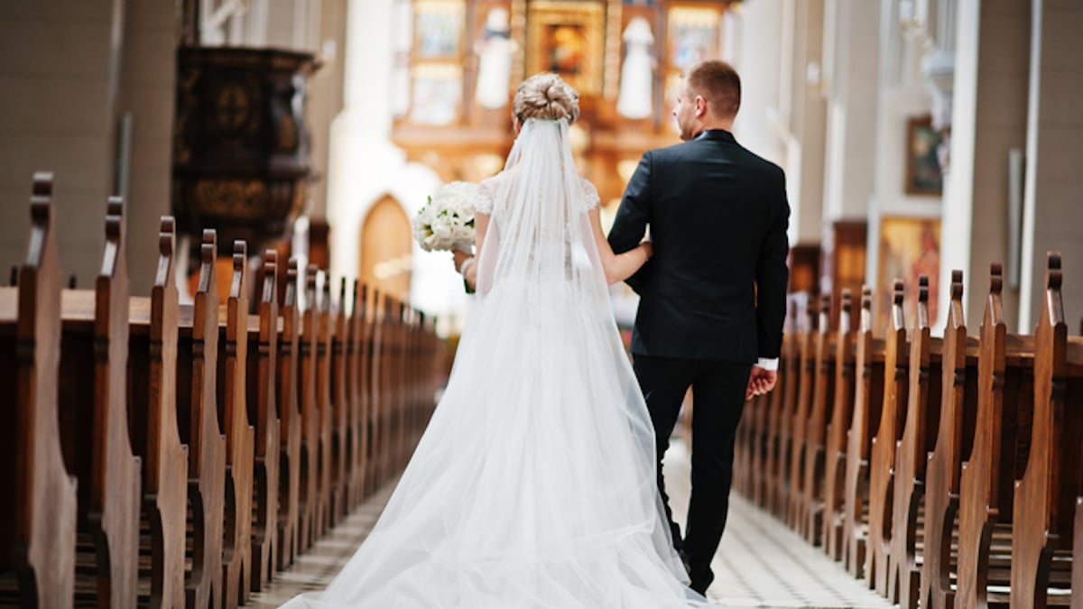«Il a tout arrêté» : le curé annule la cérémonie de mariage à l'église car le couple hésite à avoir des enfants