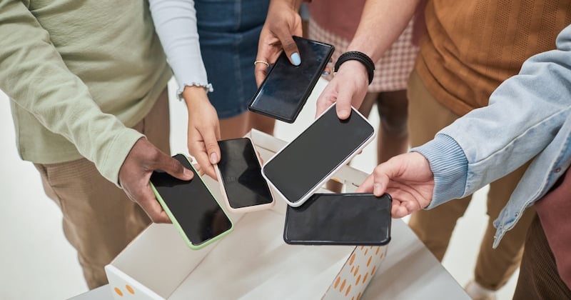 «No phone January» : ce restaurant vous met au défi de ne pas toucher votre téléphone le temps du repas !