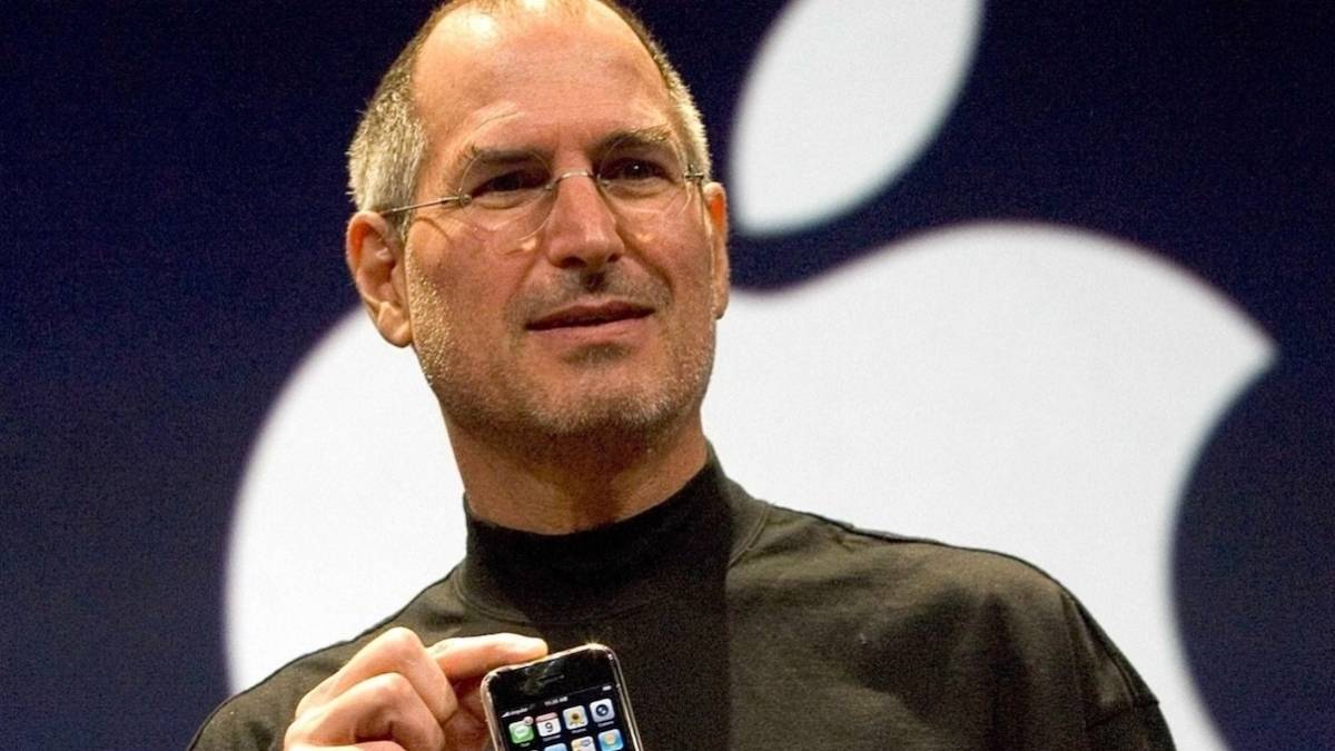 Steve Jobs présentant le premier iPhone il y a 16 ans 