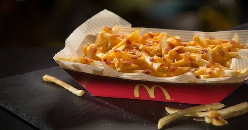 McDonald's propose de nouvelles frites avec du cheddar fondu et du bacon croustillant !