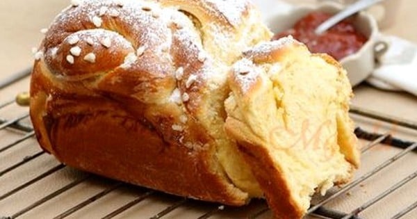 Brioche russe torsadée à la crème 