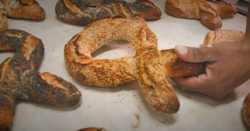 Avec Love Baguette, soutenez la lutte contre le sida en achetant un pain en forme de ruban chez votre boulanger !