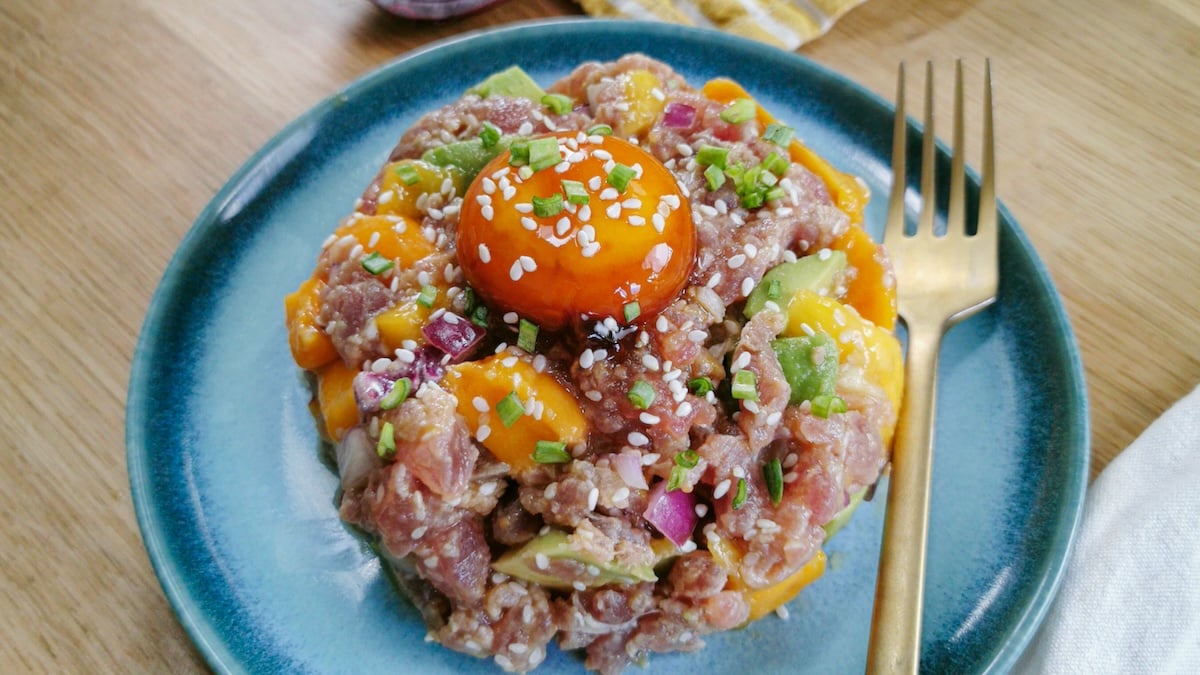 tartare de thon et jaune d'oeuf mariné