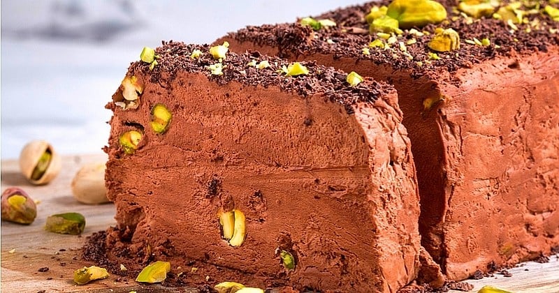 Pour les fêtes, délectez-vous d'un succulent Semifreddo au chocolat et à la pistache !