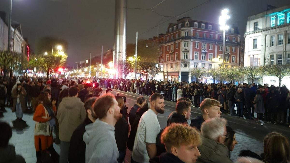 Des milliers de Dublinois attendent une fausse parade d'Halloween