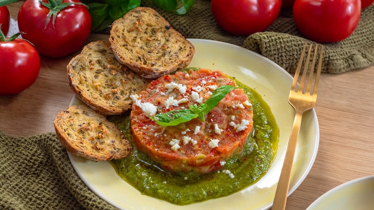 Tartare de tomate au pesto.