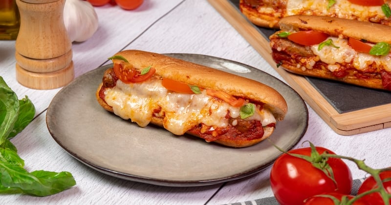 Jetez votre dévolu sur ce sandwich hot-dog, incroyablement savoureux !
